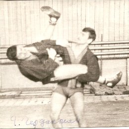 Бросок проводит Г. Чердаклиев, один из сильнейших островных самбистов конца 1960-х годов 