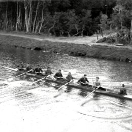 Сборная команда СССР по академической гребле тренируется на озере Лесное перед Олимпийскими играми 1964 года в Токио 