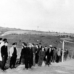 Болельщики на футбольном матче в Александровске-Сахалинском, начало 1960-х годов 