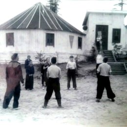 Игра в волейбол в Охинском районе, 1950-е годы