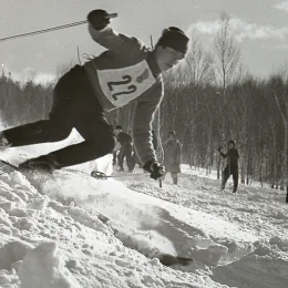 Соревнования по горнолыжному спорту (Южно-Сахалинск, начало 1960-х годов)