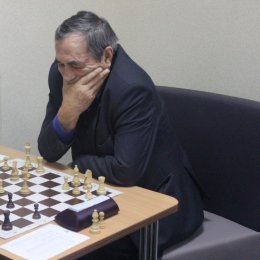 Участникам чемпионата Южно-Сахалинска по классическим шахматам осталось сыграть два тура