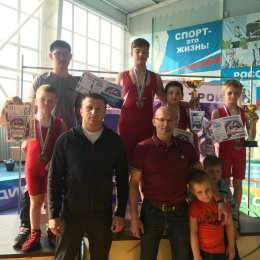 Сахалинские борцы вольного стиля завоевали пять медалей на турнире в Благовещенске