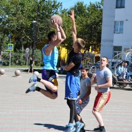 В чемпионате Углегорского муниципального района по баскетболу участвуют шесть команд