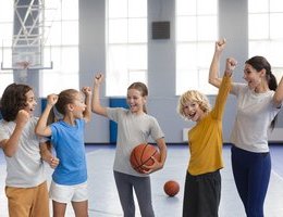 Жители Сахалинской области могут записаться на бесплатные занятия спортом в учреждениях образования