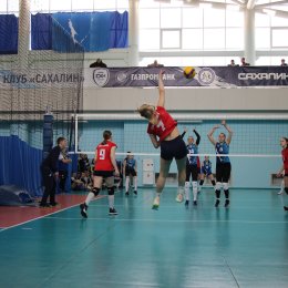 «Сахалин-2» и сборная Корсакова стали победителями волейбольного турнира памяти Николая Ельченинова