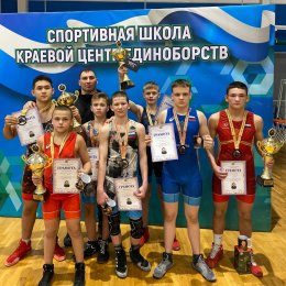 Сахалинские борцы завоевали восемь медалей на дальневосточном турнире в Хабаровске