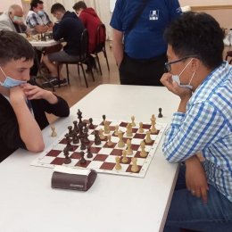 В Холмске стартовал первый оффлайн-турнир по быстрым шахматам за весенне-летний период