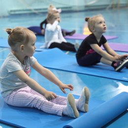 Трехлетние спортсменки начали заниматься художественной гимнастикой