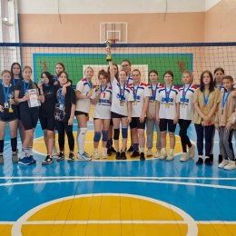Школьники Тымовского района выявили лучших волейболистов