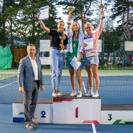 На финал Кубка мэра по теннису в Южно-Сахалинск прилетит Евгений Кафельников