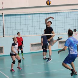 В первенстве области по волейболу участвуют команды из Корсакова, Углегорска и Южно-Сахалинска