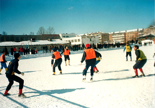 Традиционный турнир по футболу на кубок мэра Ногликского района, п.Ноглики, март 2004