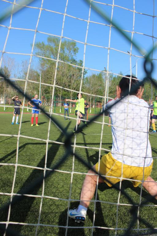 Футбольный матч между командами девушек Южно-Сахалинска и Невельска