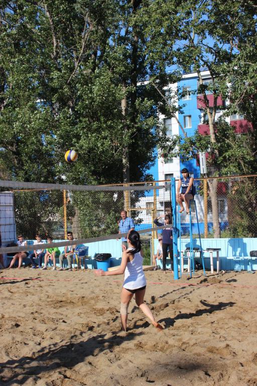 Пляжка на площадке СахГУ