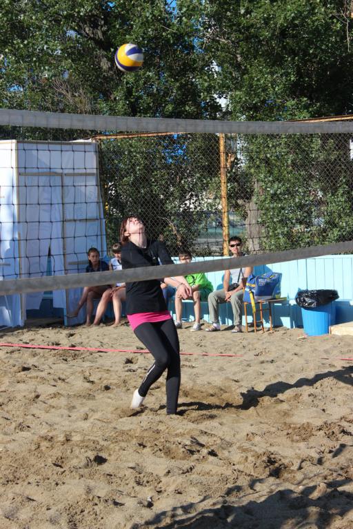 Пляжка на площадке СахГУ