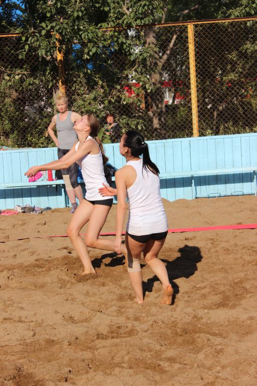 Пляжка на площадке СахГУ