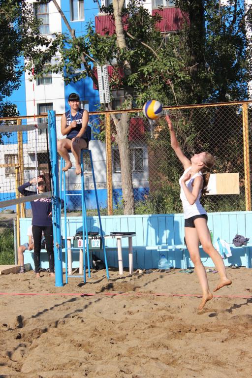 Пляжка на площадке СахГУ