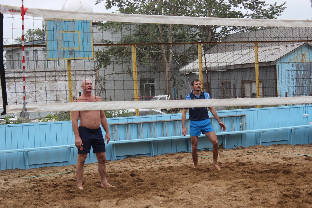 Пляжка на площадке СахГУ