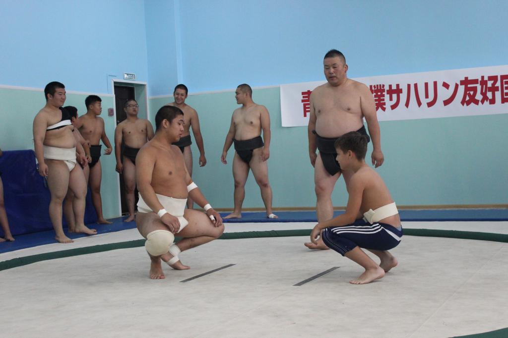 Дружественная встреча японских и сахалинских сумоистов