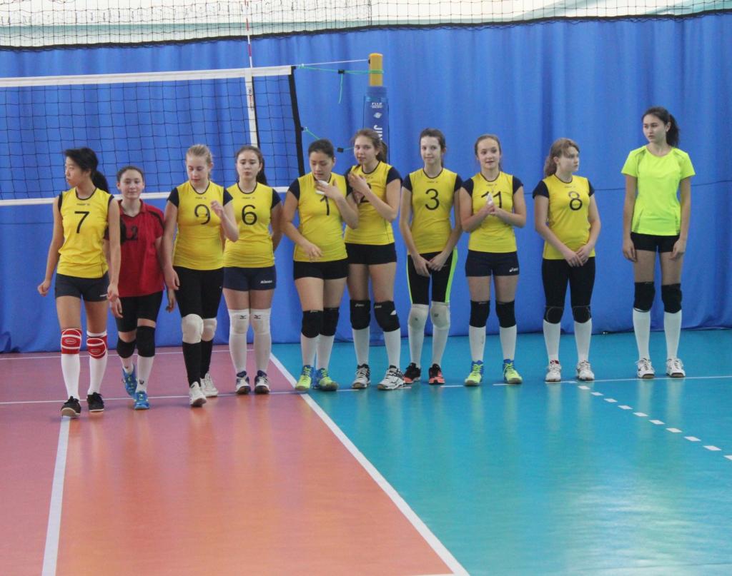 Отборочный матч между Молнией и Талисманом