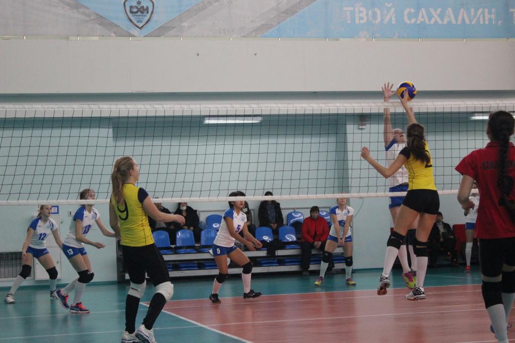 Отборочный матч между Молнией и Талисманом