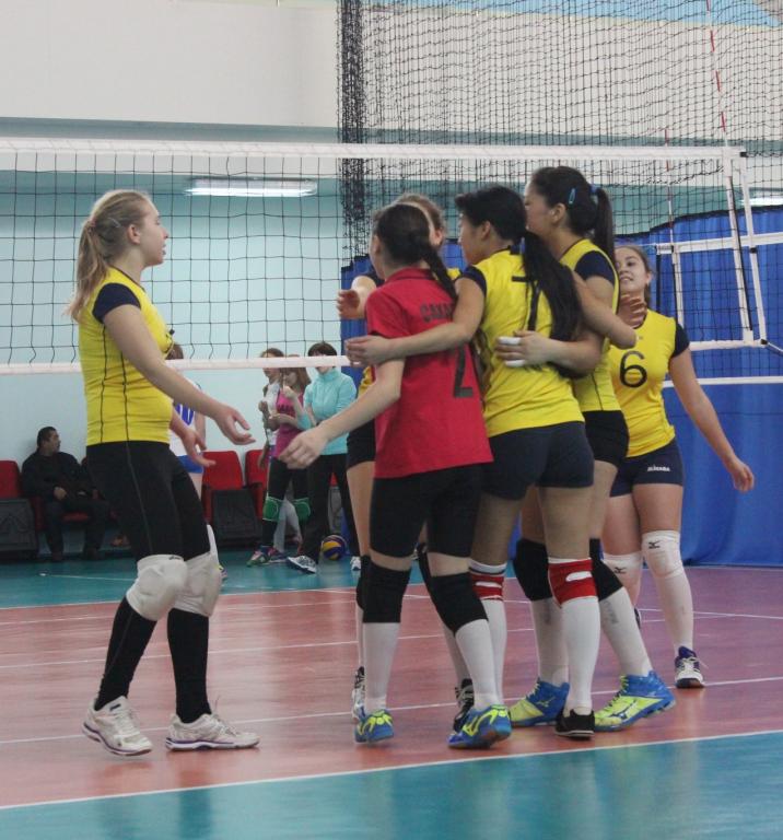 Отборочный матч между Молнией и Талисманом