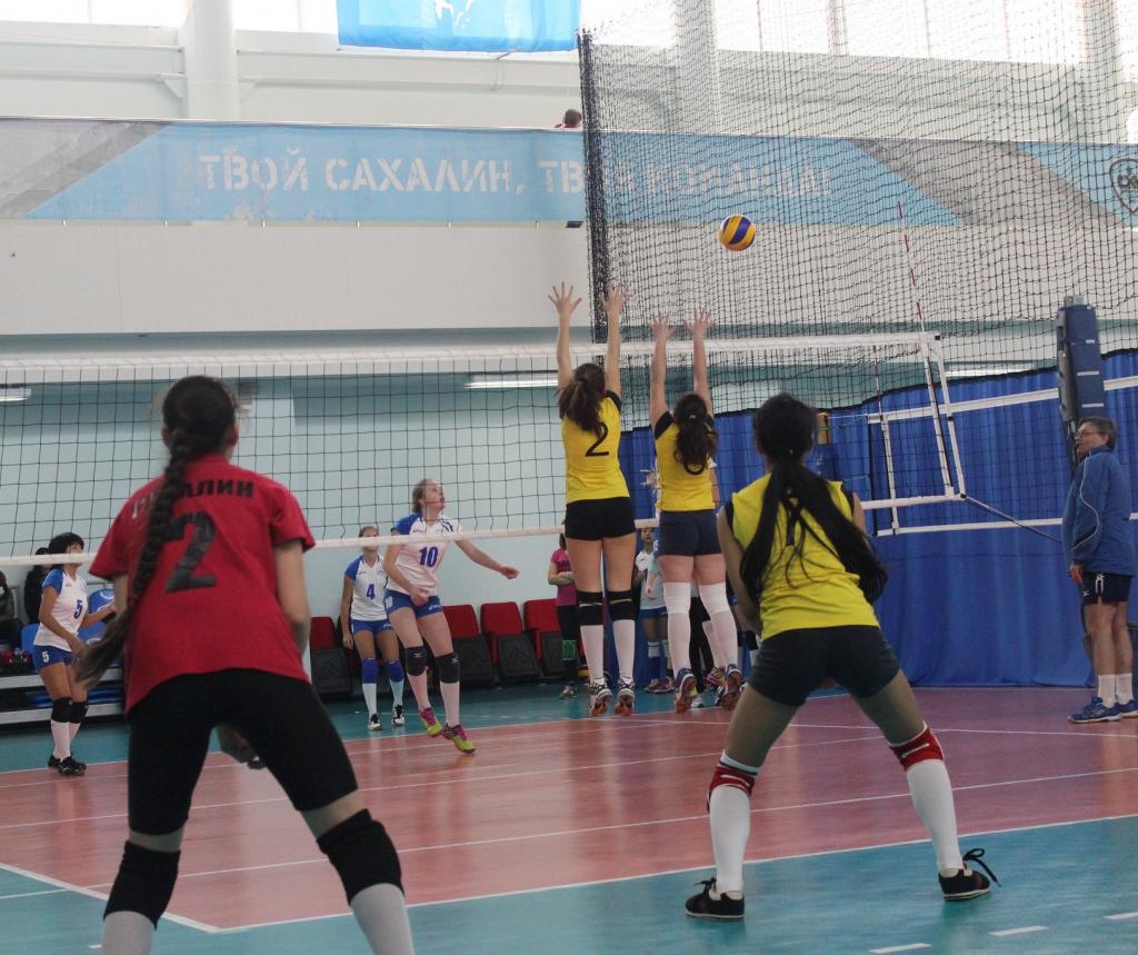 Отборочный матч между Молнией и Талисманом