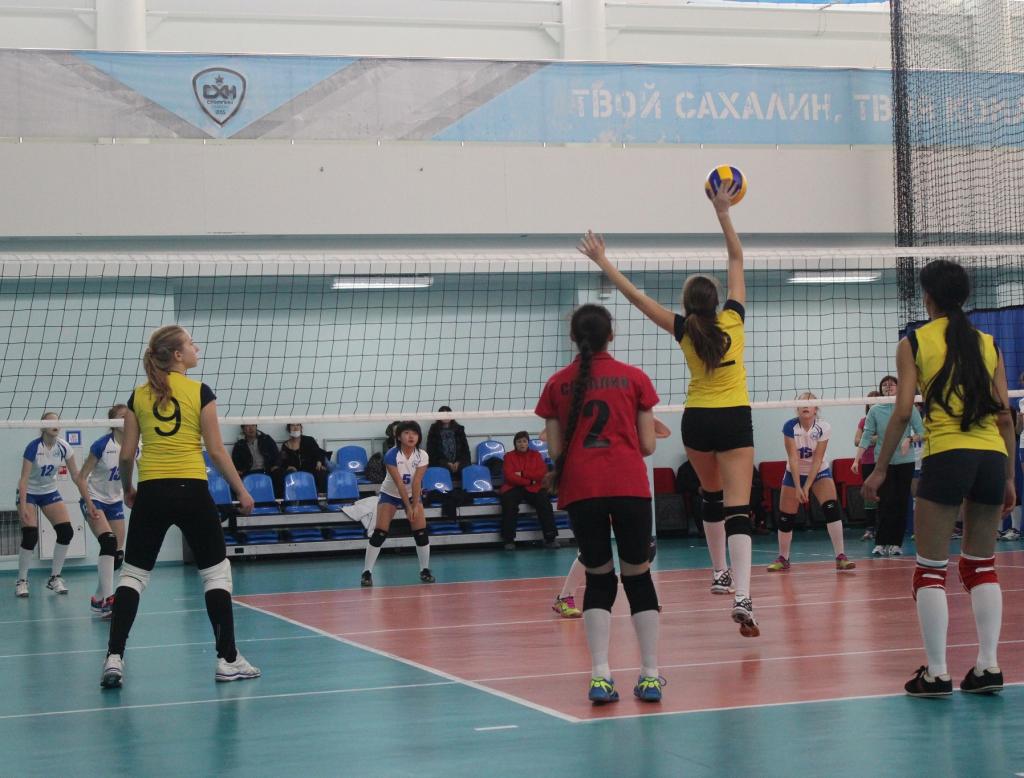 Отборочный матч между Молнией и Талисманом