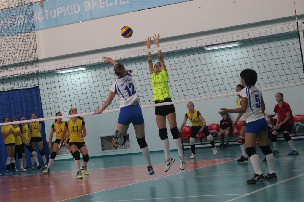 Отборочный матч между Молнией и Талисманом