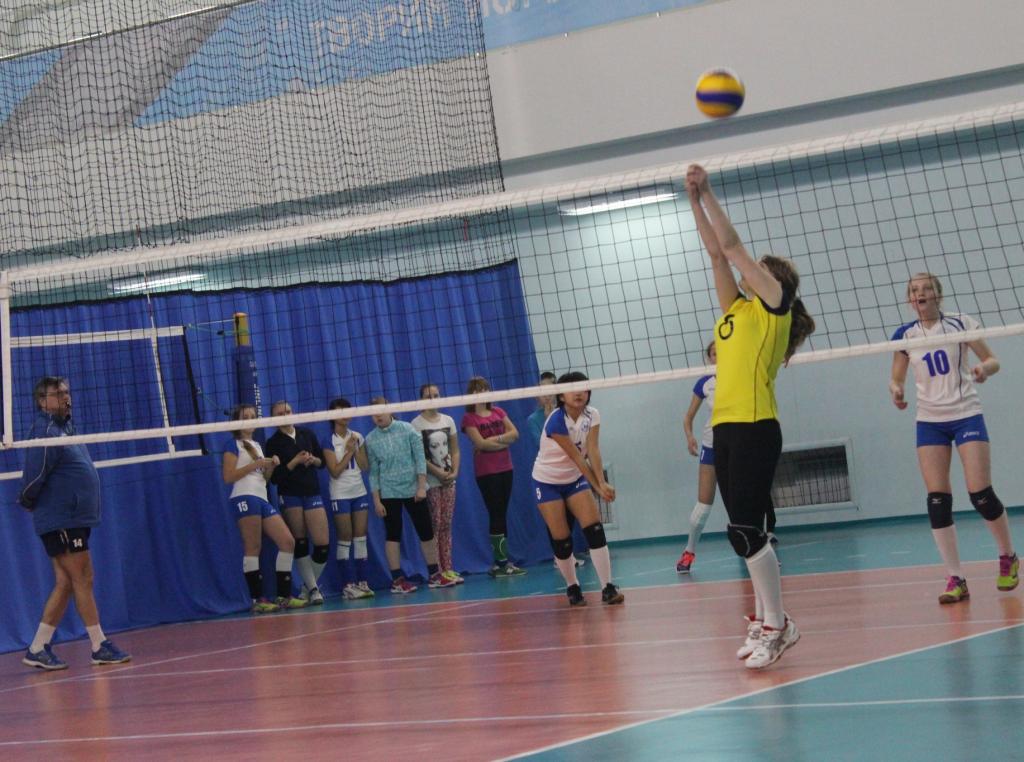 Отборочный матч между Молнией и Талисманом