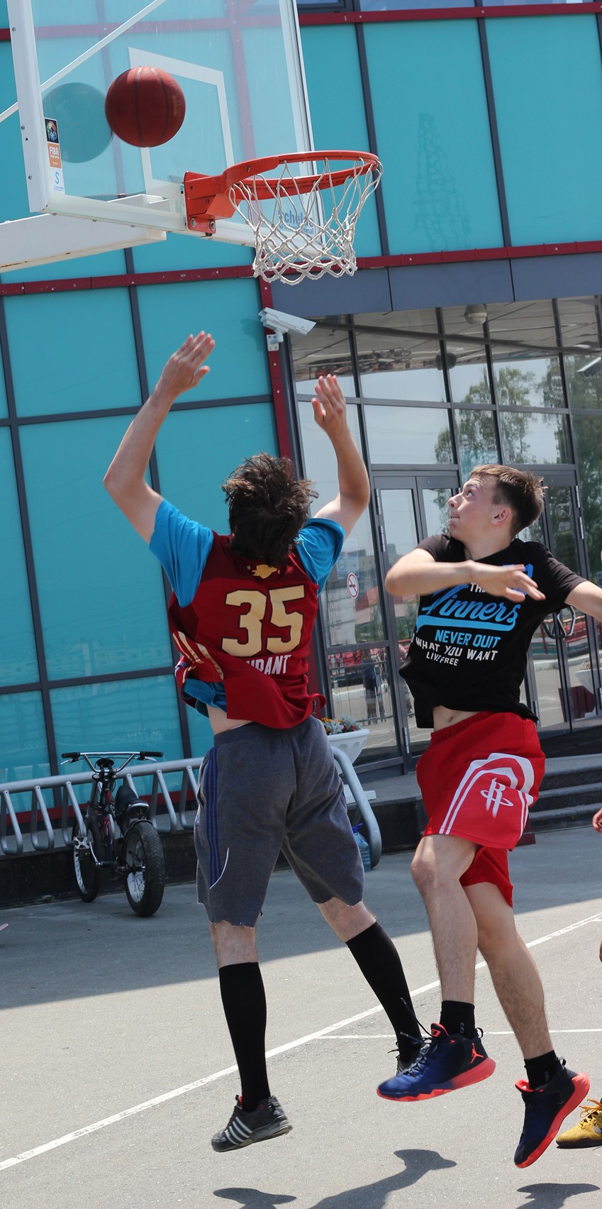 Первый тур турнира по стритболу «Kings of the Court»