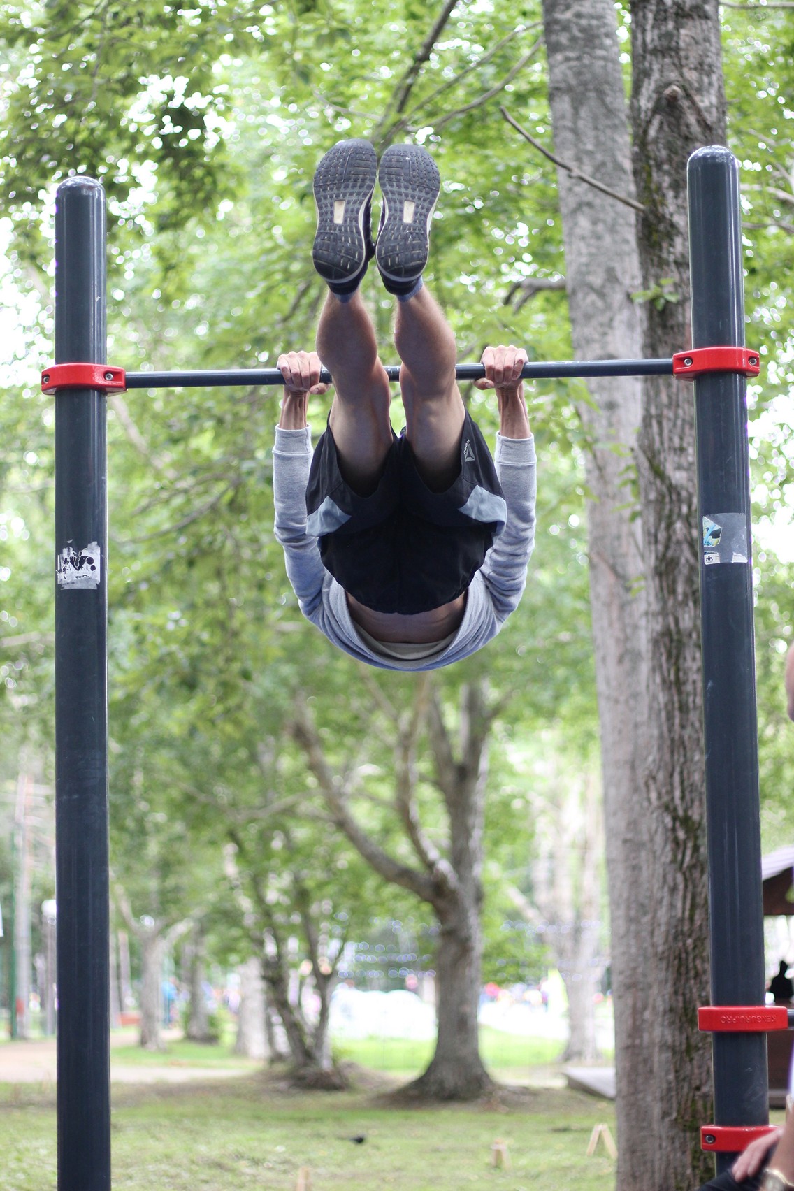 Показательные выступления турникменов на праздновании Дня физкультурника