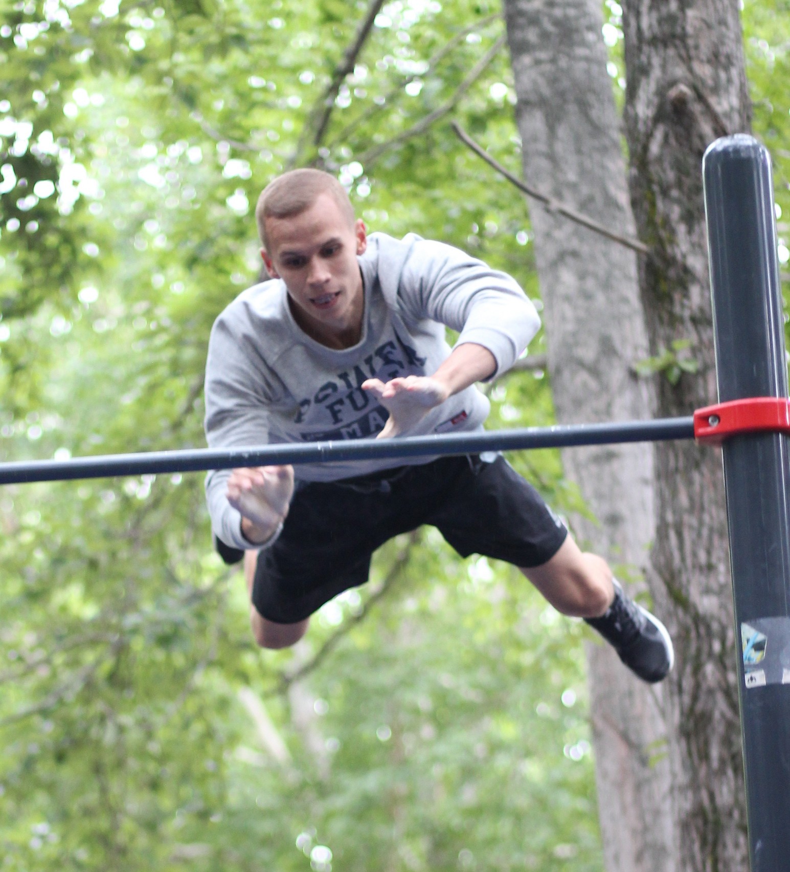 Показательные выступления турникменов на праздновании Дня физкультурника