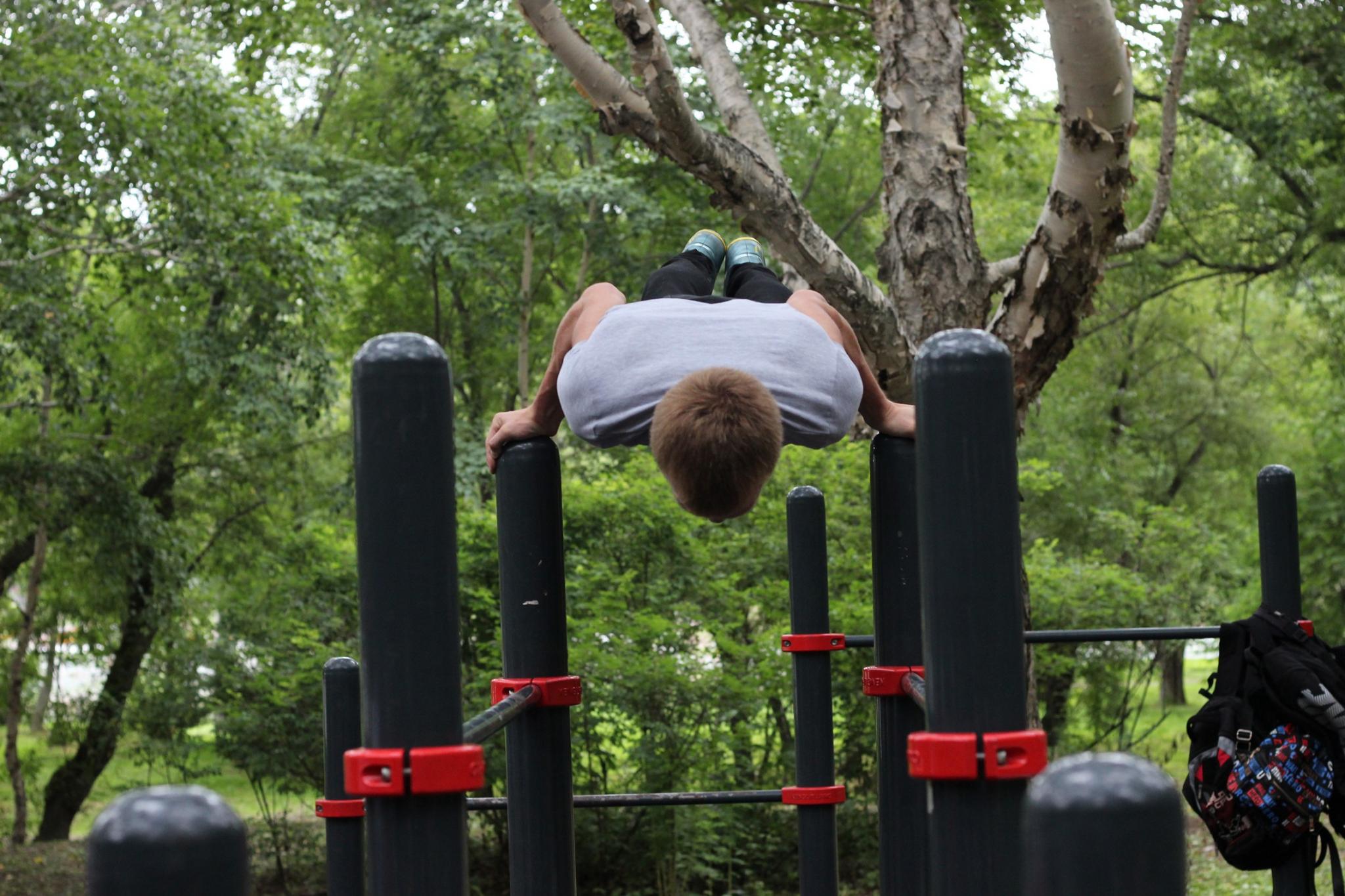 Показательные выступления турникменов на праздновании Дня физкультурника