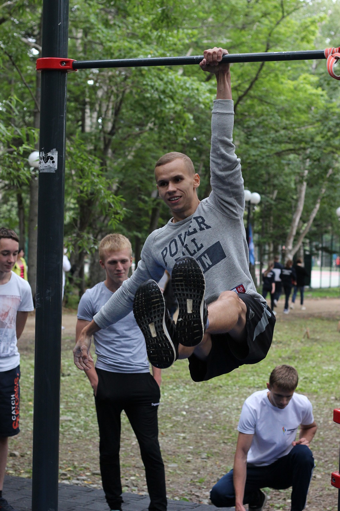 Показательные выступления турникменов на праздновании Дня физкультурника