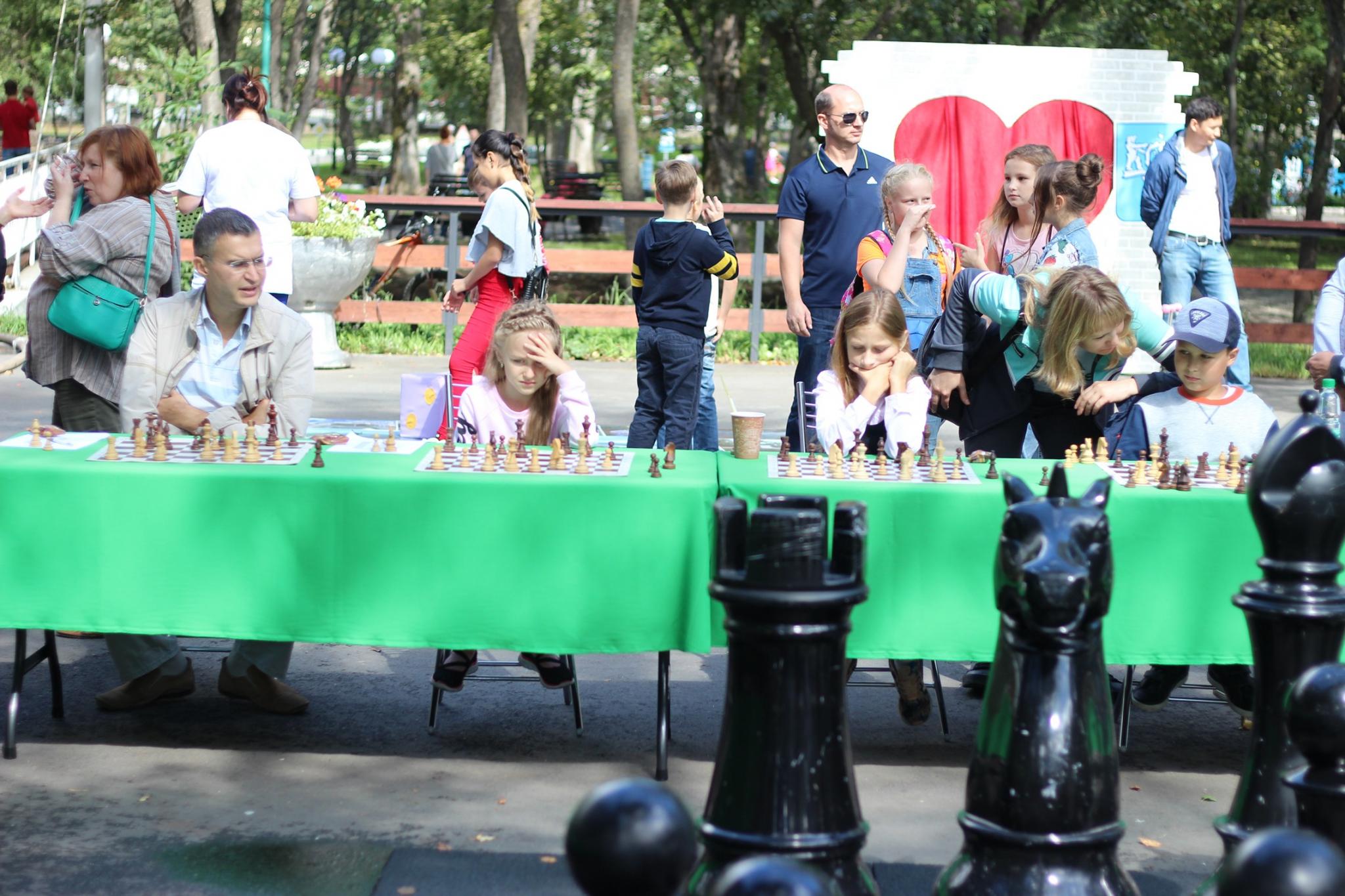 Праздник шахмат в городском парке