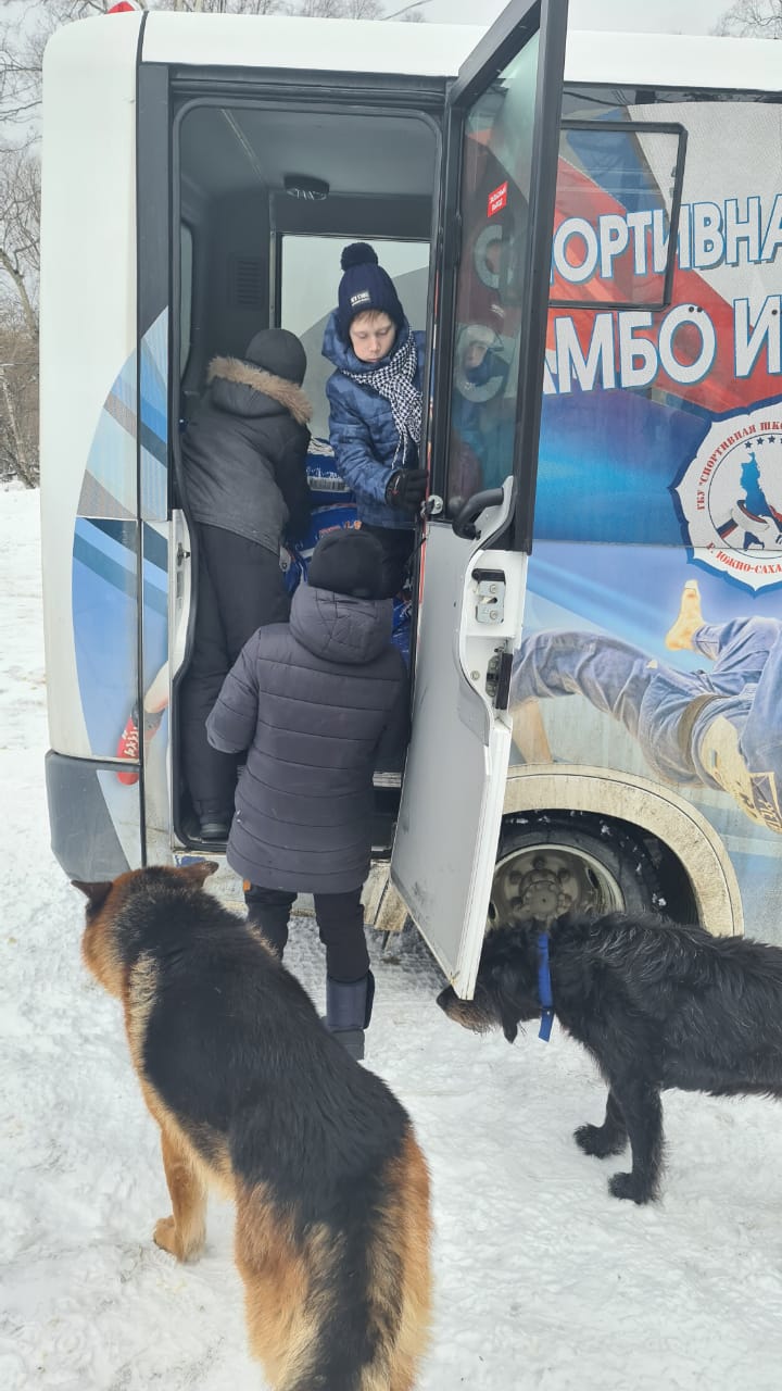 Воспитанники "СШ самбо и дзюдо" посетили приют для животных