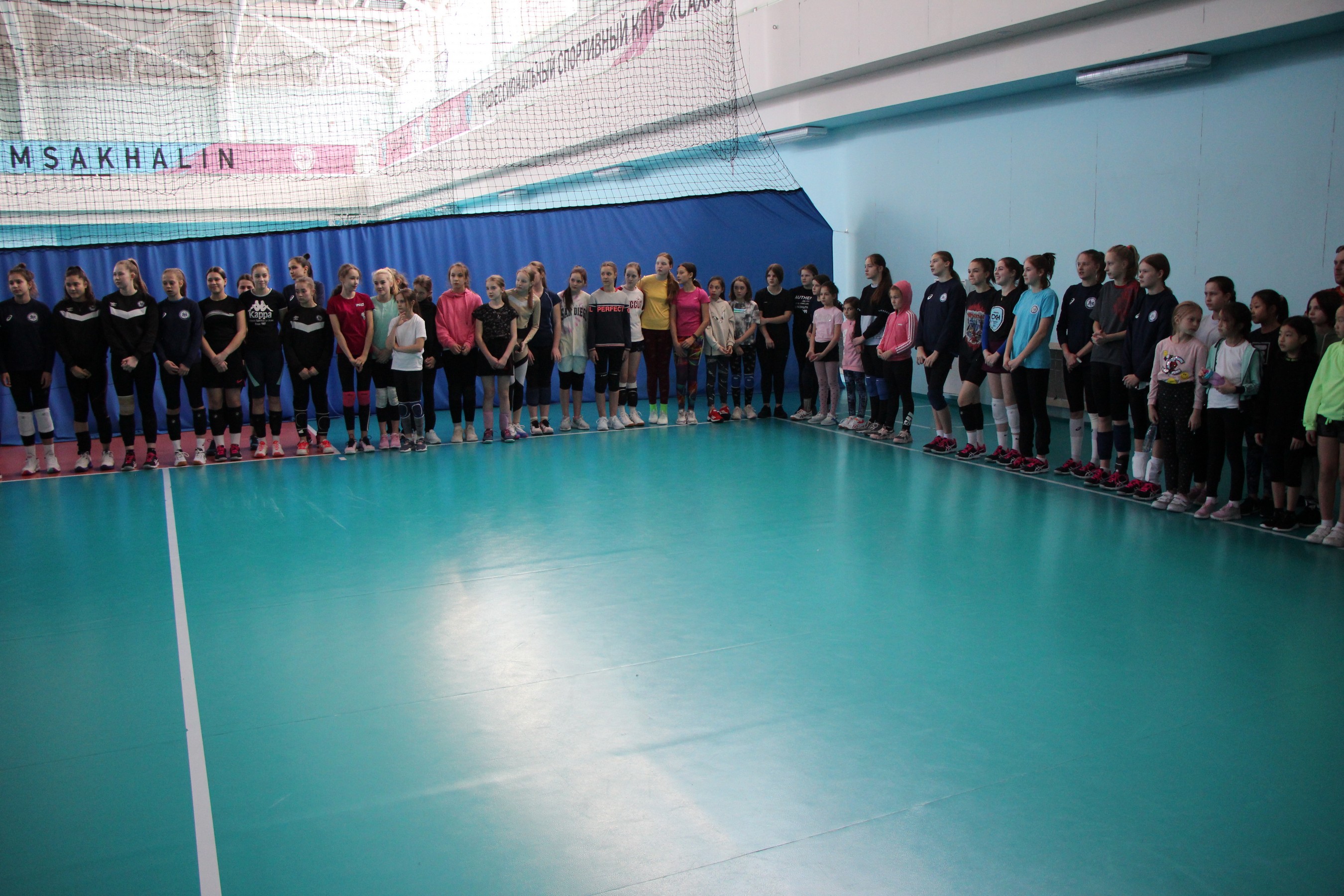 Мастер-класс ПСК "Сахалин" для юных волейболистов