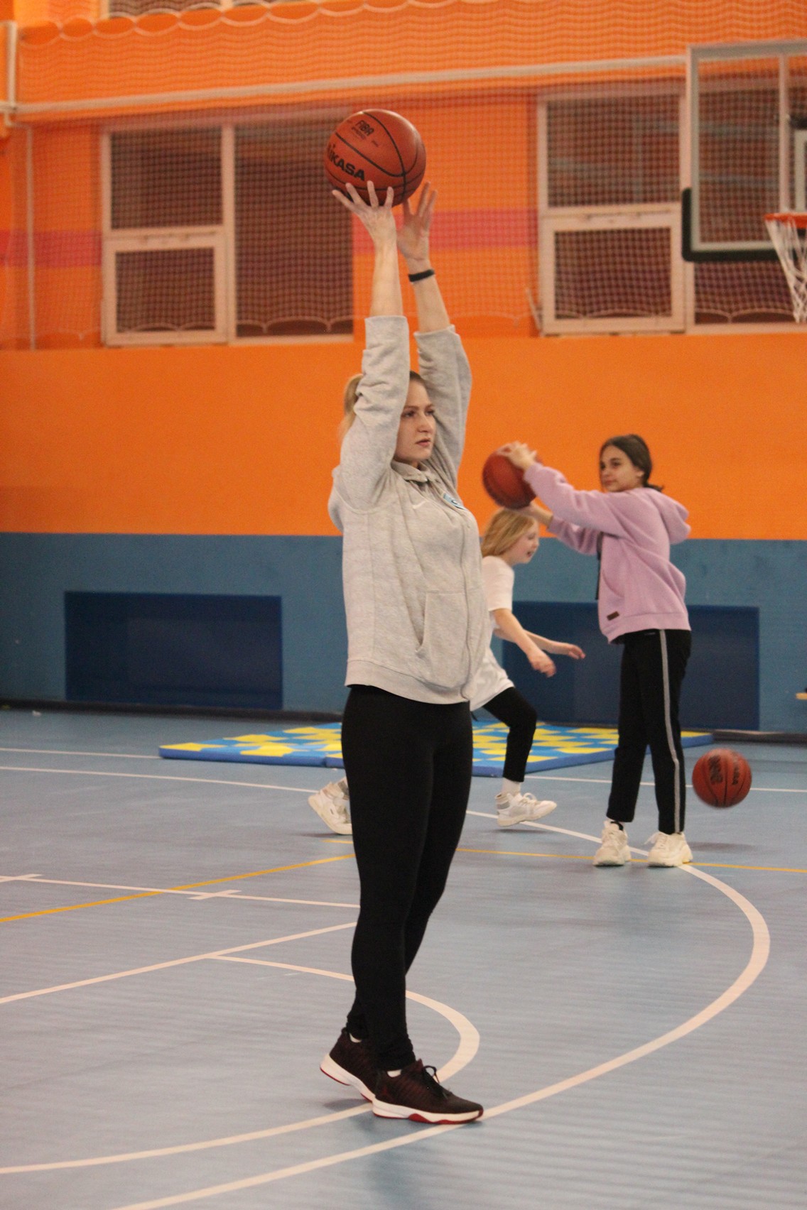 Тренировка в секции баскетбола СОШ № 20