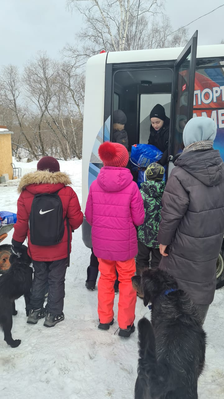 Воспитанники "СШ самбо и дзюдо" посетили приют для животных