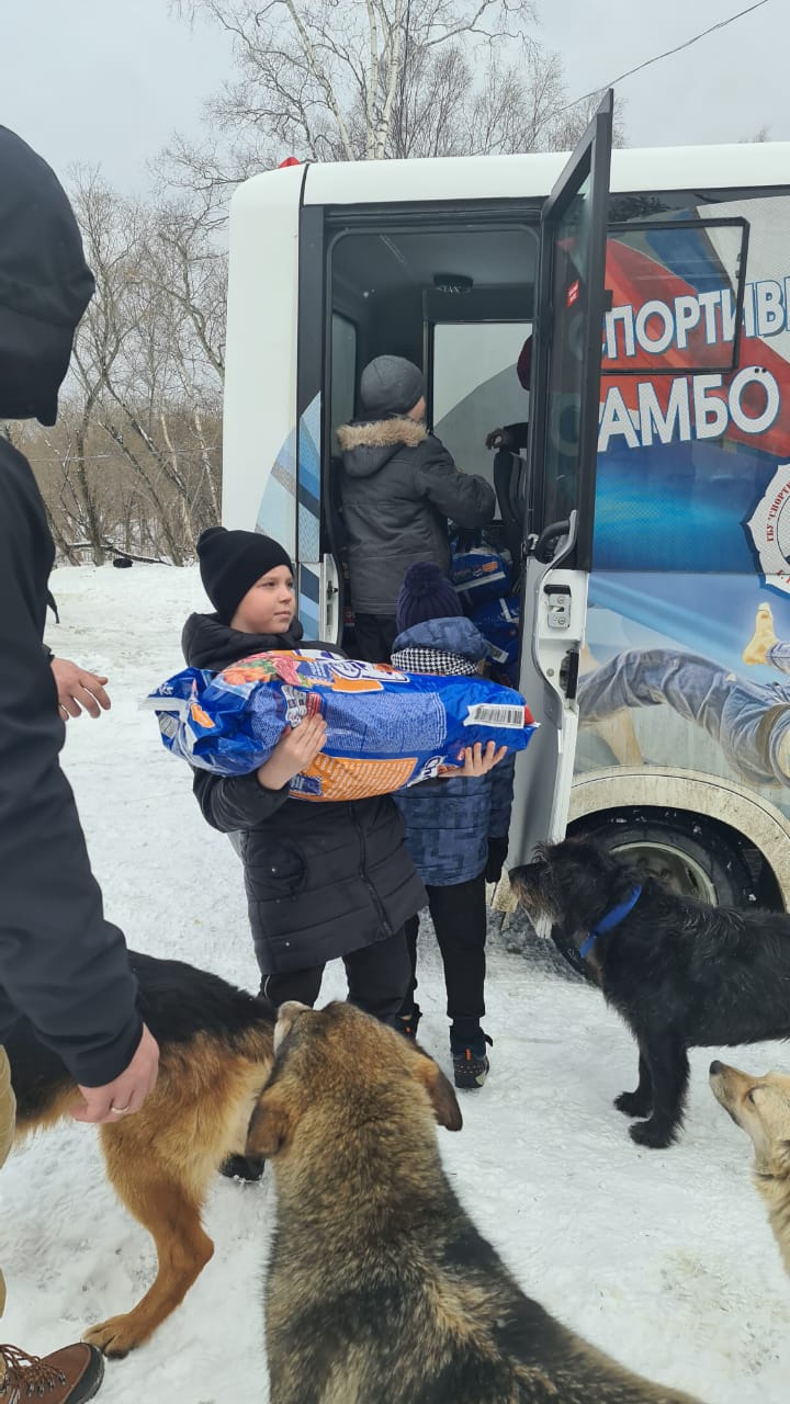 Воспитанники "СШ самбо и дзюдо" посетили приют для животных