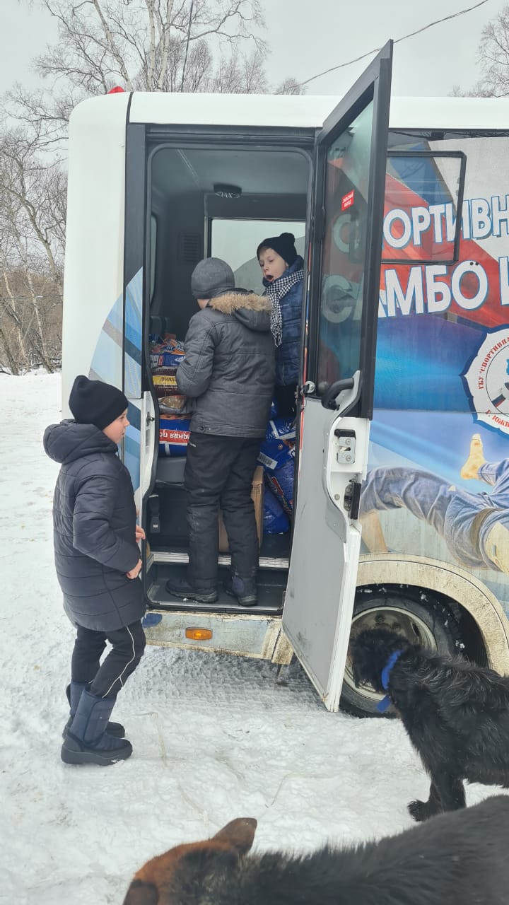 Воспитанники "СШ самбо и дзюдо" посетили приют для животных