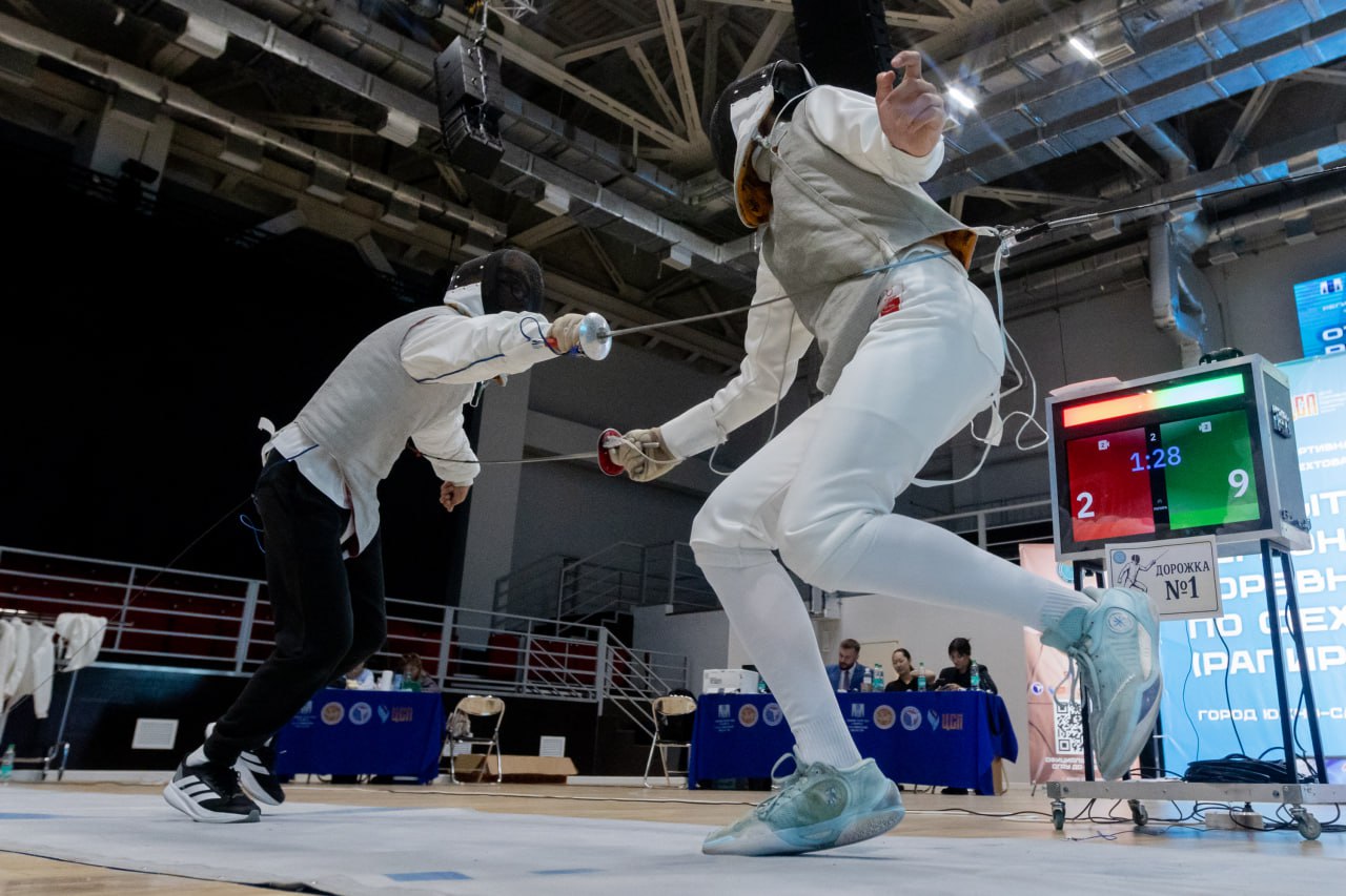 Открытые региональные соревнования рапиристов (фото Юрия Кима)