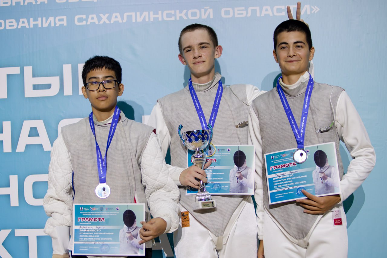 Открытые региональные соревнования рапиристов (фото Юрия Кима)