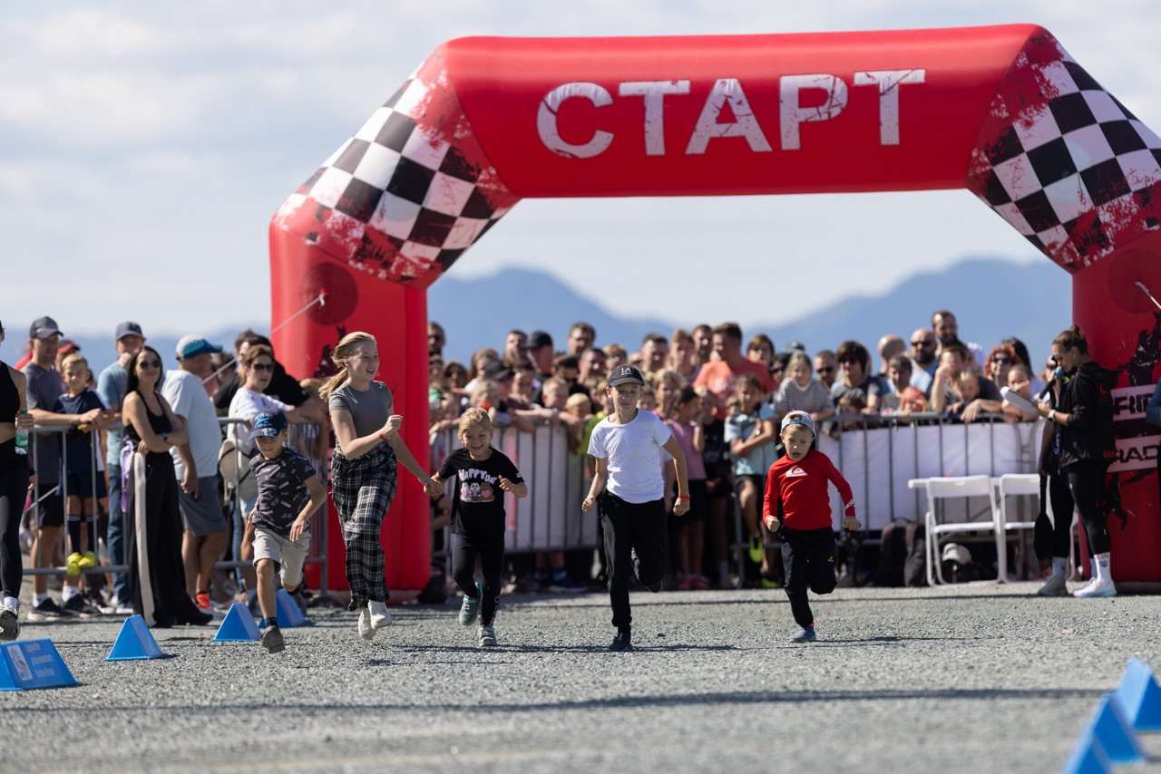 Осенняя детская гонка с препятствиями «Pride Race»