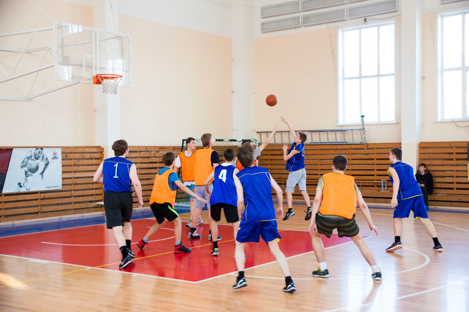 Урок баскетбола 6 класс. ДЮСШ Южно-Сахалинск баскетбол. Баскетбол в школе. Физическая культура баскетбол. Урок физической культуры баскетбол.