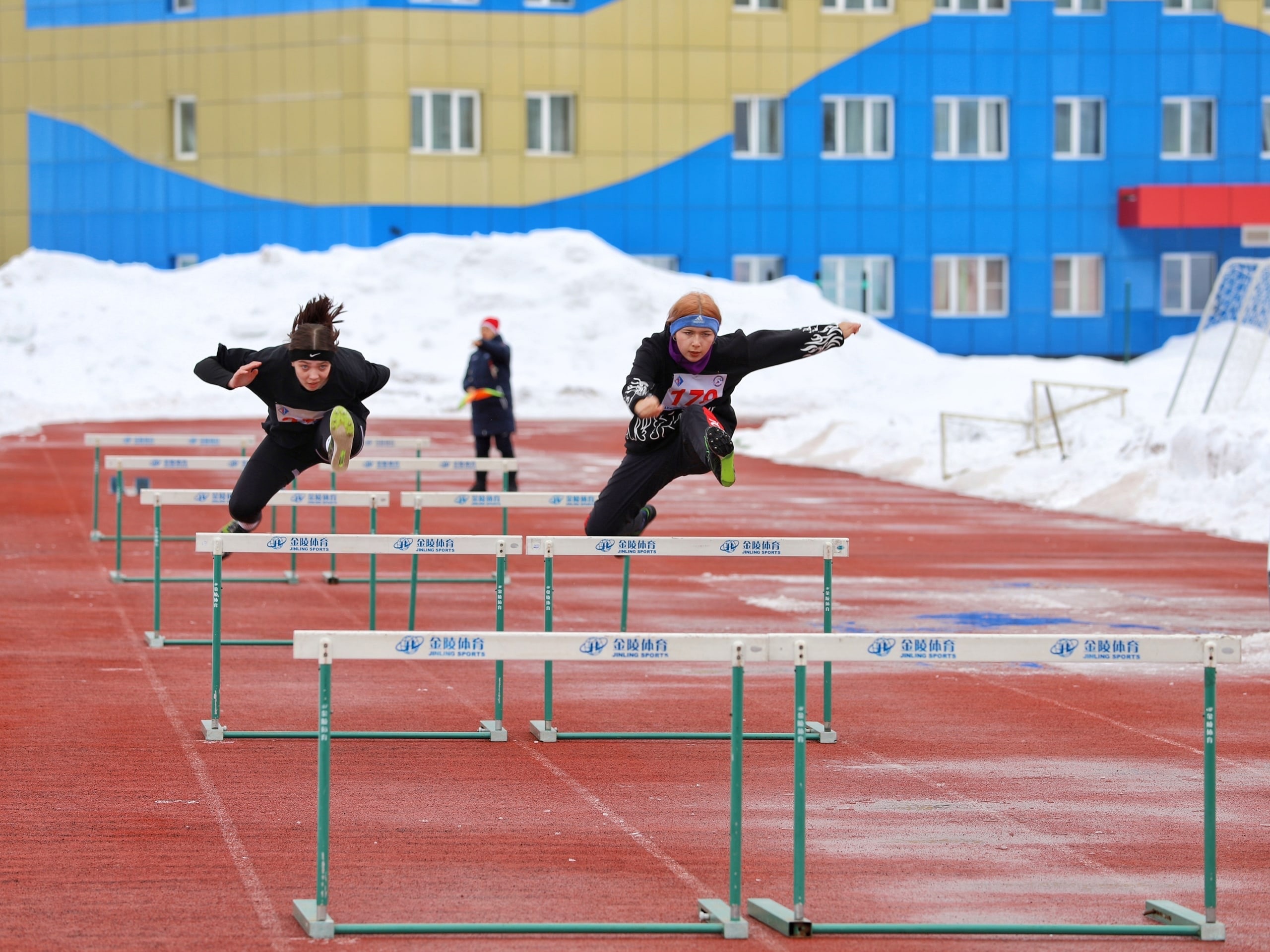 Алиса Маринина победила в беге на 600 метров | 13.03.2023 | Южно-Сахалинск  - БезФормата