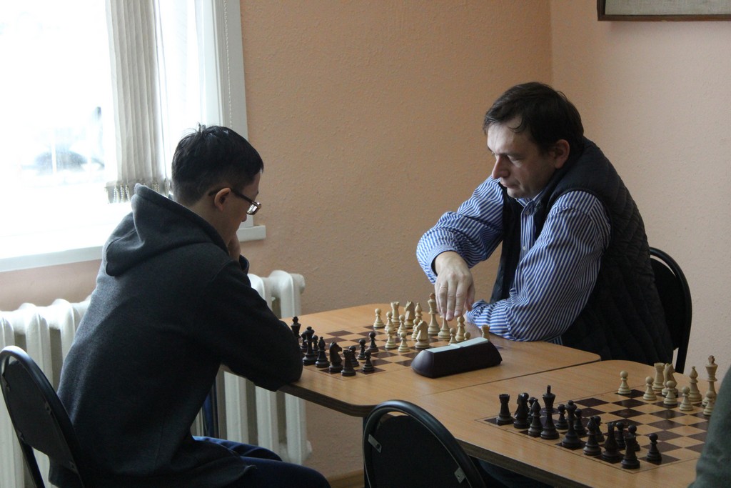 Дмитрий Ден (слева) VS Алексей Романов